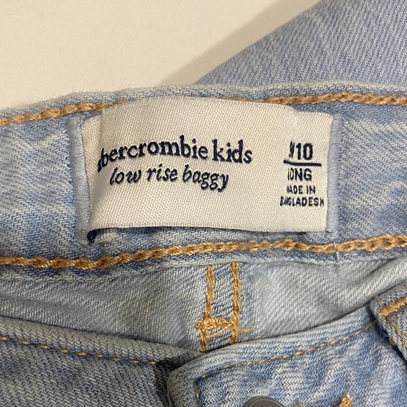Abercrombie Kids low rise baggy Jeans with Pink Bow Embroidery. 9/10 long - Picture 2 of 7